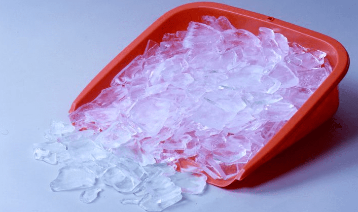 plenty of plate ice in a red scroop