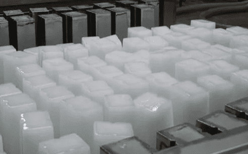 lots of cube ice in the machine