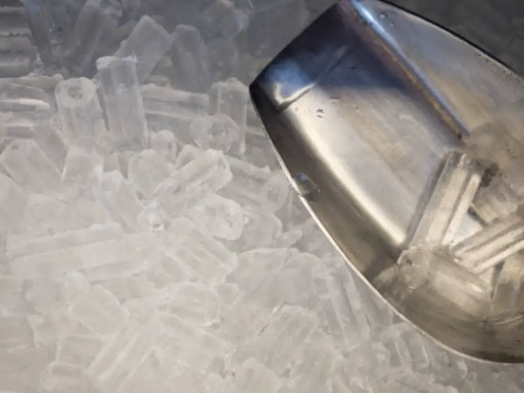 How Do Commercial Ice Makers Work