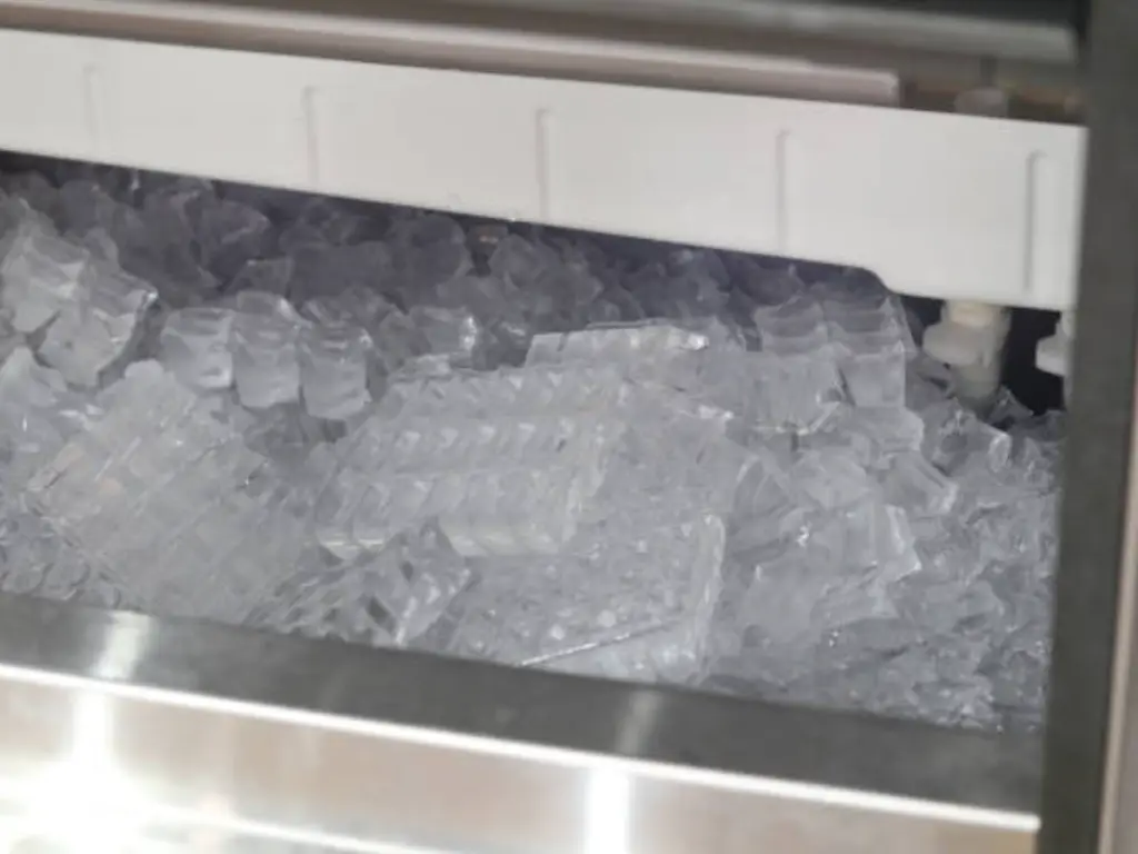 How Do Commercial Ice Makers Work